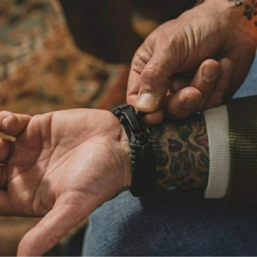 The Hero Company’s Never Forgotten Men's Bracelet & Dog Paracord Collar Bundle